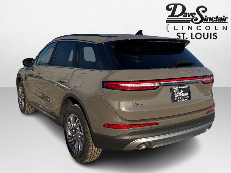 Lincoln Corsair Vehicle Full-screen Gallery Image 07