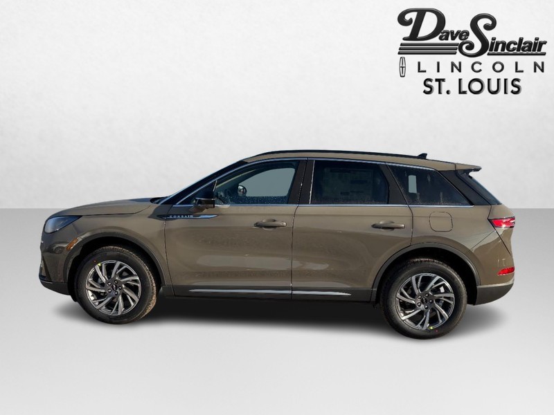 Lincoln Corsair Vehicle Full-screen Gallery Image 09