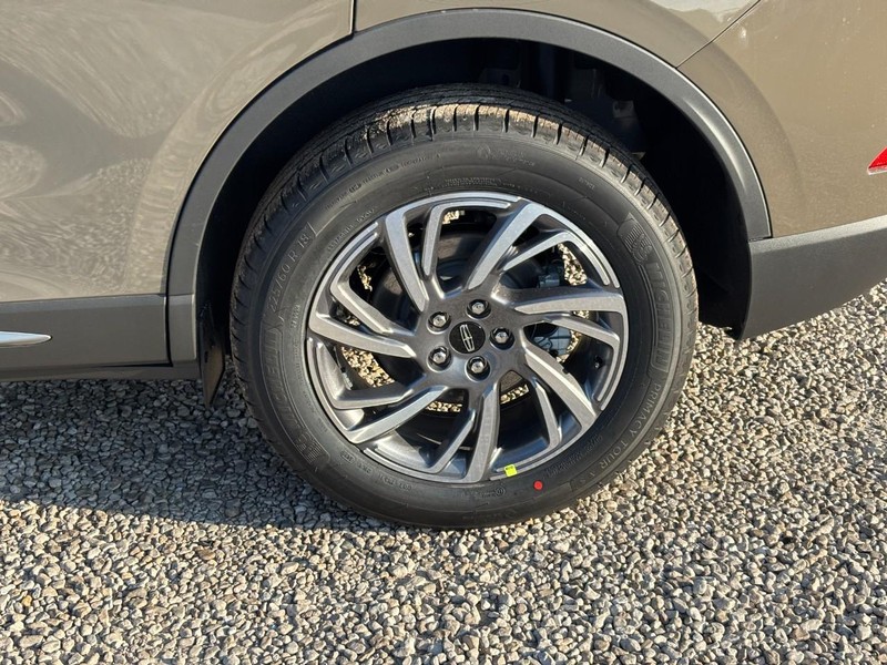 Lincoln Corsair Vehicle Full-screen Gallery Image 10