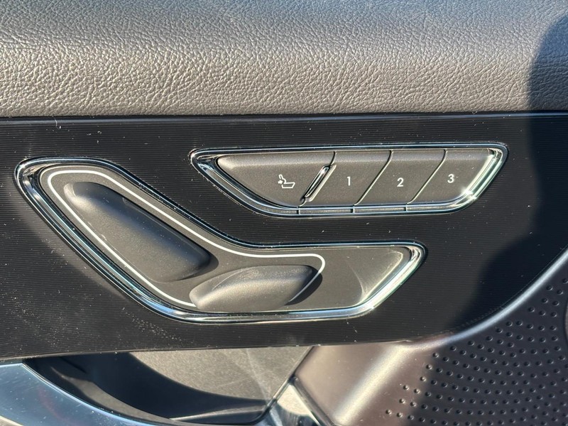 Lincoln Corsair Vehicle Full-screen Gallery Image 16