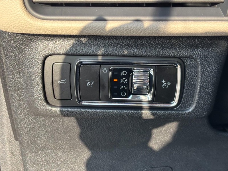 Lincoln Corsair Vehicle Full-screen Gallery Image 18