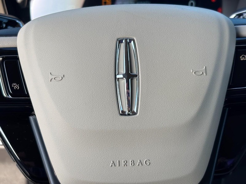 Lincoln Corsair Vehicle Full-screen Gallery Image 20