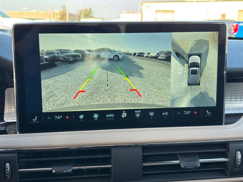 Lincoln Corsair Vehicle Full-screen Gallery Image 24