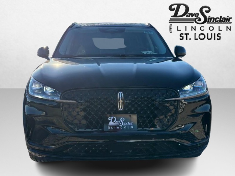 Lincoln Aviator Vehicle Full-screen Gallery Image 02