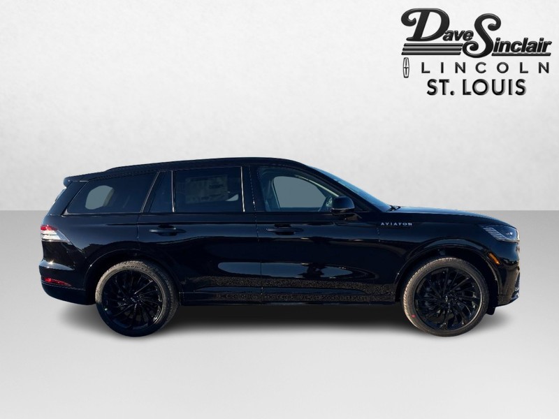 Lincoln Aviator Vehicle Full-screen Gallery Image 04