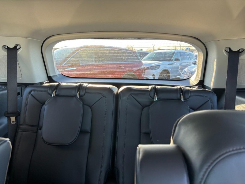 Lincoln Aviator Vehicle Full-screen Gallery Image 11