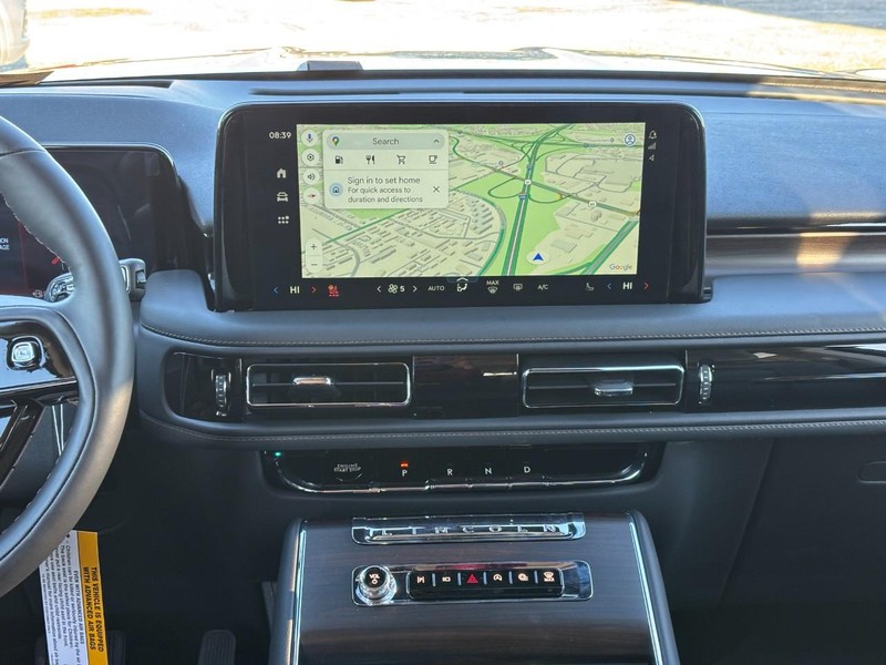 Lincoln Aviator Vehicle Full-screen Gallery Image 15