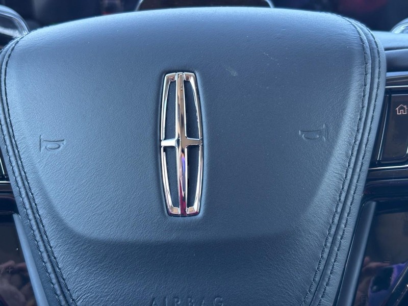 Lincoln Aviator Vehicle Full-screen Gallery Image 21