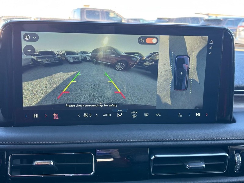 Lincoln Aviator Vehicle Full-screen Gallery Image 25