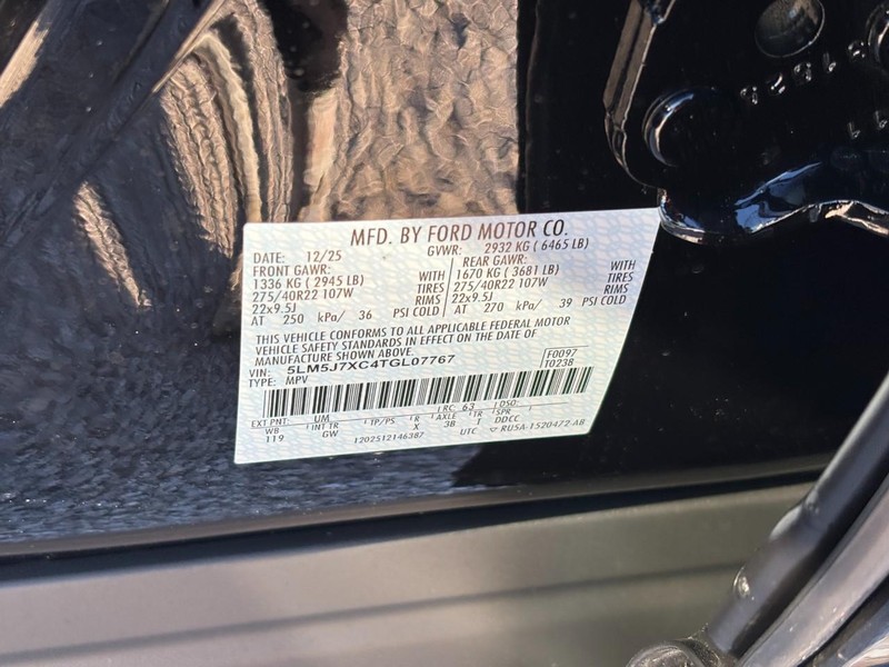 Lincoln Aviator Vehicle Full-screen Gallery Image 27