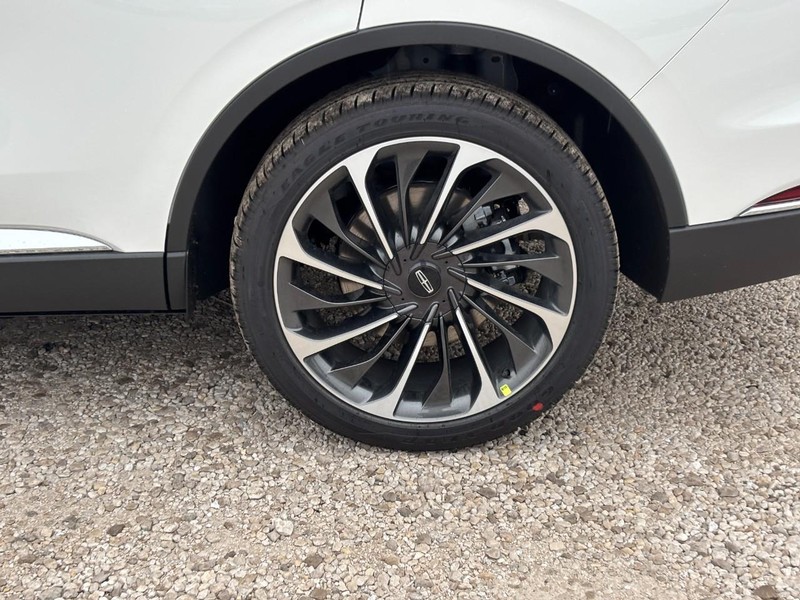 Lincoln Aviator Vehicle Full-screen Gallery Image 10