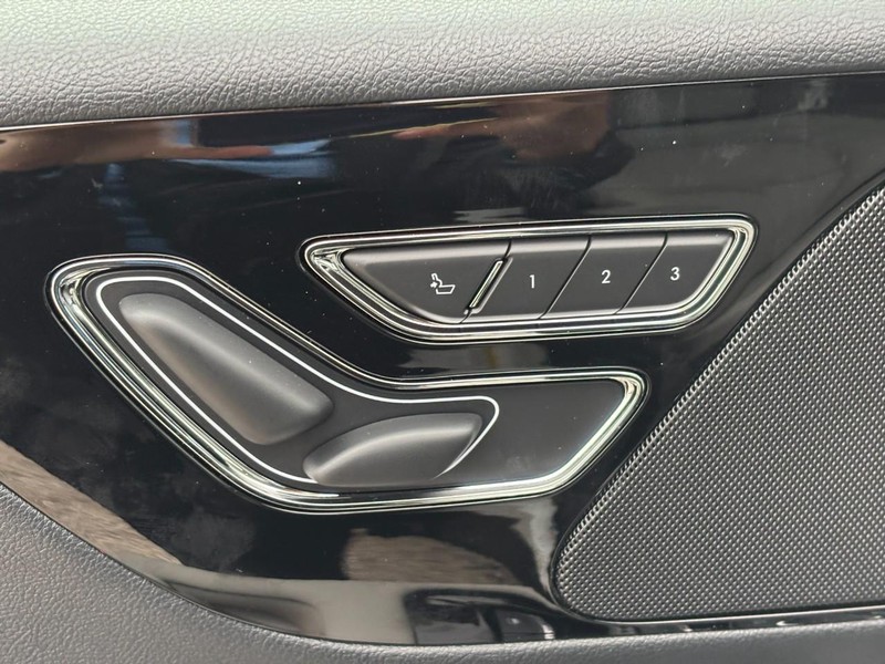 Lincoln Aviator Vehicle Full-screen Gallery Image 17