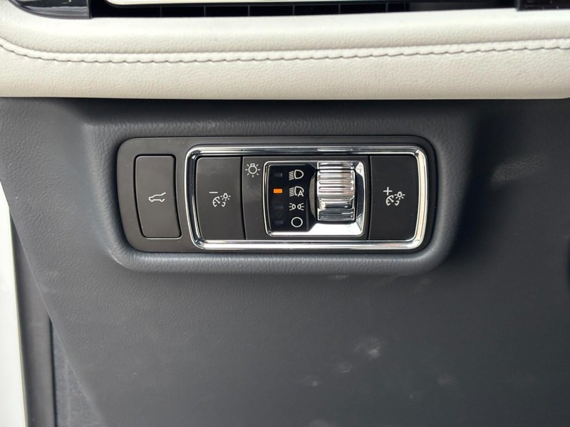 Lincoln Aviator Vehicle Full-screen Gallery Image 19