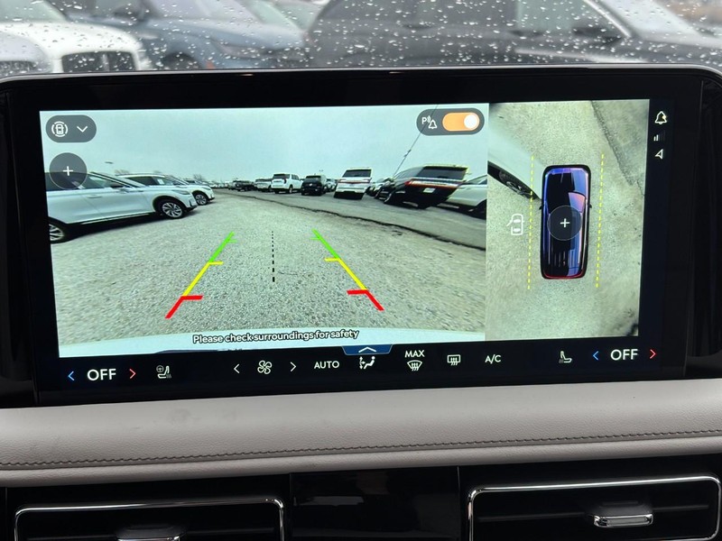 Lincoln Aviator Vehicle Full-screen Gallery Image 25