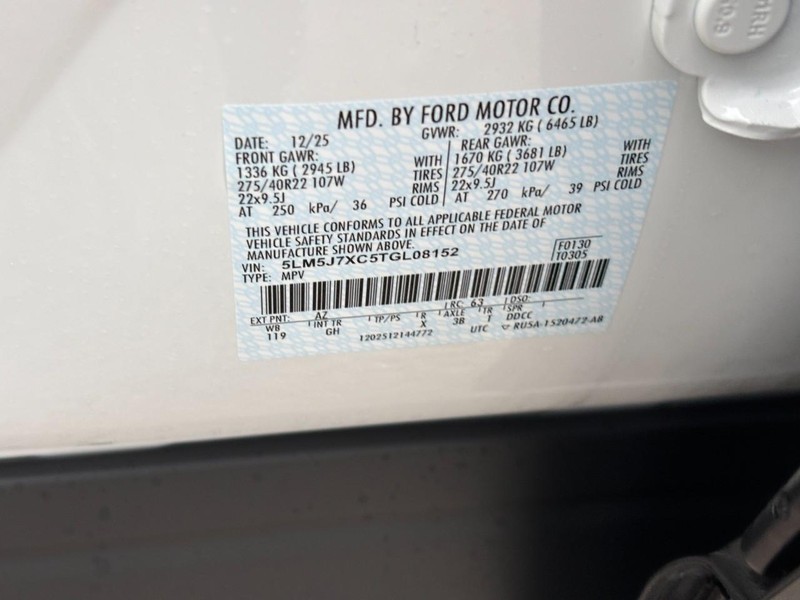 Lincoln Aviator Vehicle Full-screen Gallery Image 27