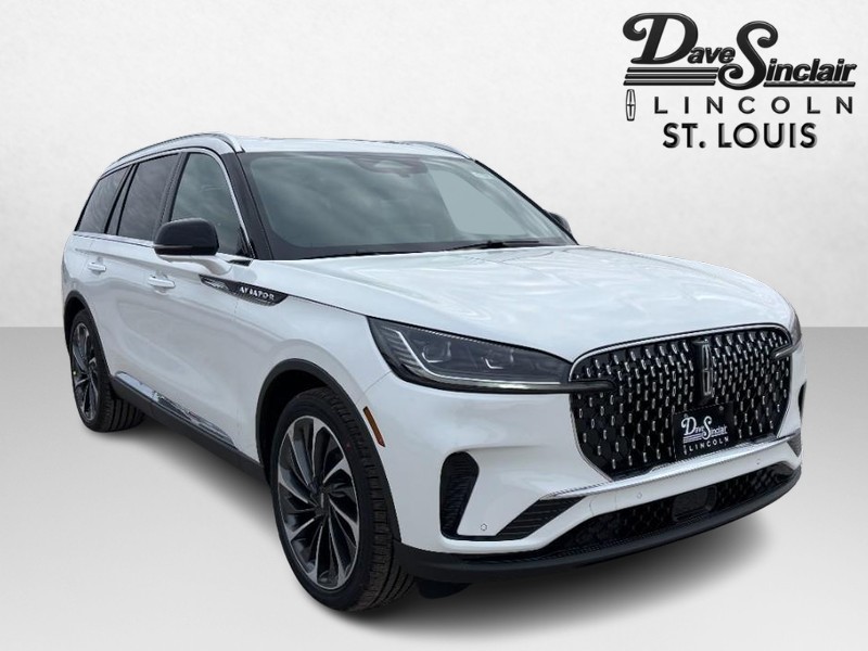 Lincoln Aviator Vehicle Full-screen Gallery Image 03