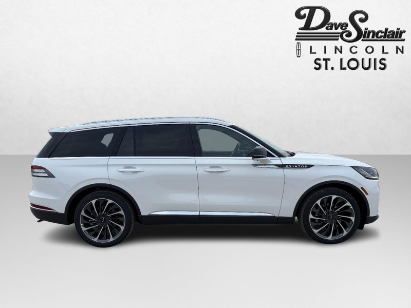 Lincoln Aviator Vehicle Full-screen Gallery Image 04