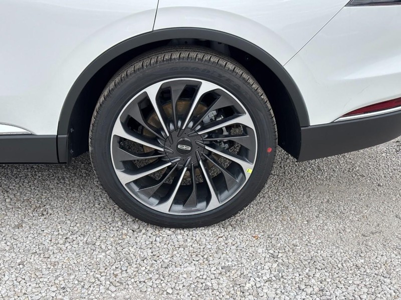 Lincoln Aviator Vehicle Full-screen Gallery Image 10