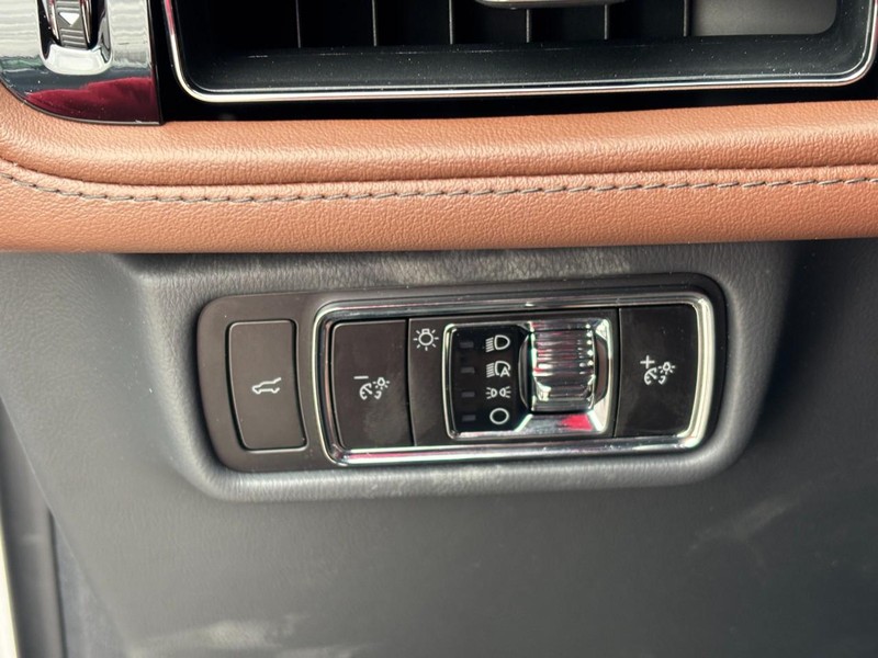 Lincoln Aviator Vehicle Full-screen Gallery Image 19