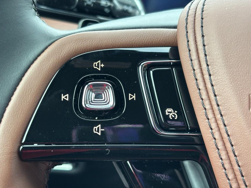 Lincoln Aviator Vehicle Full-screen Gallery Image 20