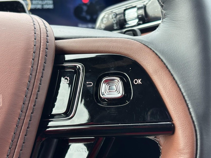 Lincoln Aviator Vehicle Full-screen Gallery Image 22