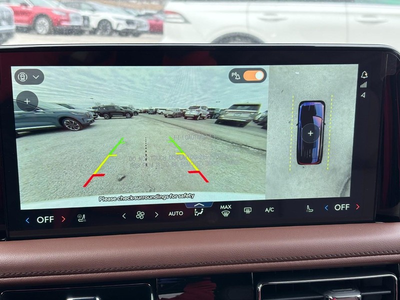 Lincoln Aviator Vehicle Full-screen Gallery Image 25