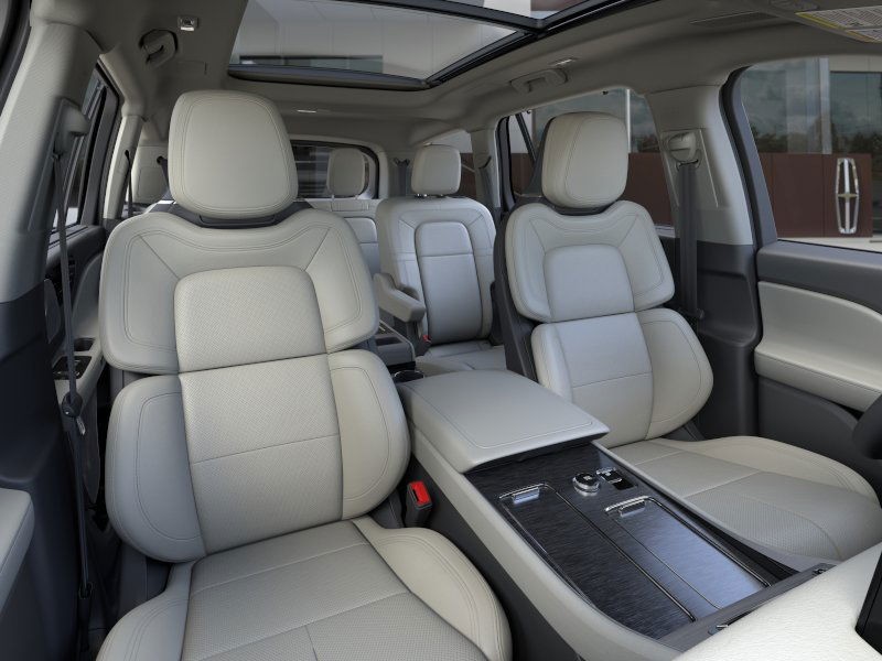 Lincoln Aviator Vehicle Full-screen Gallery Image 11