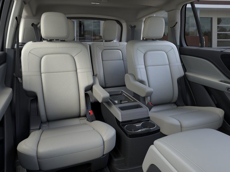 Lincoln Aviator Vehicle Full-screen Gallery Image 12
