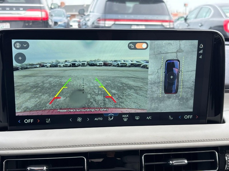 Lincoln Aviator Vehicle Full-screen Gallery Image 25