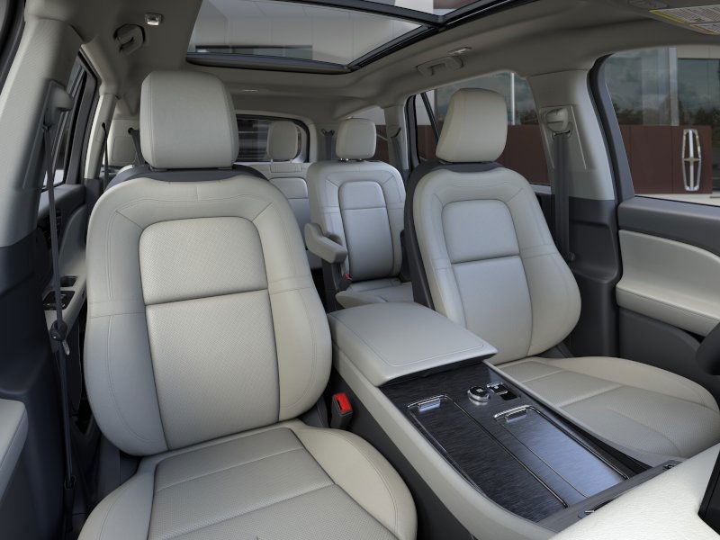 Lincoln Aviator Vehicle Full-screen Gallery Image 11