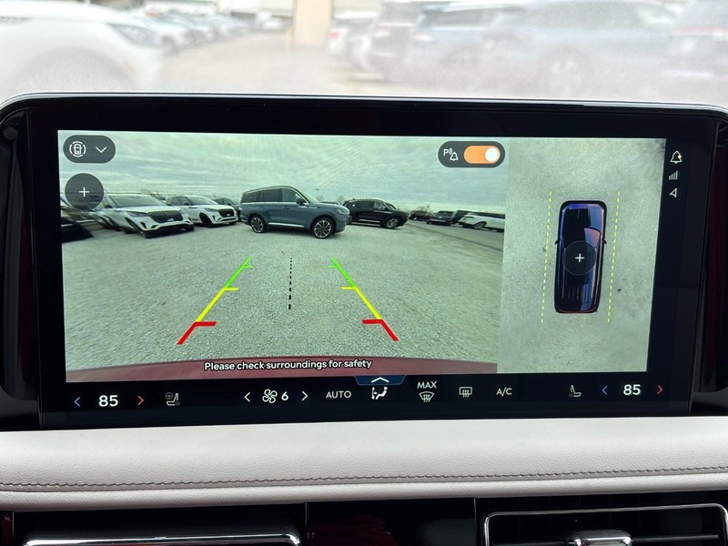 Lincoln Aviator Vehicle Full-screen Gallery Image 25