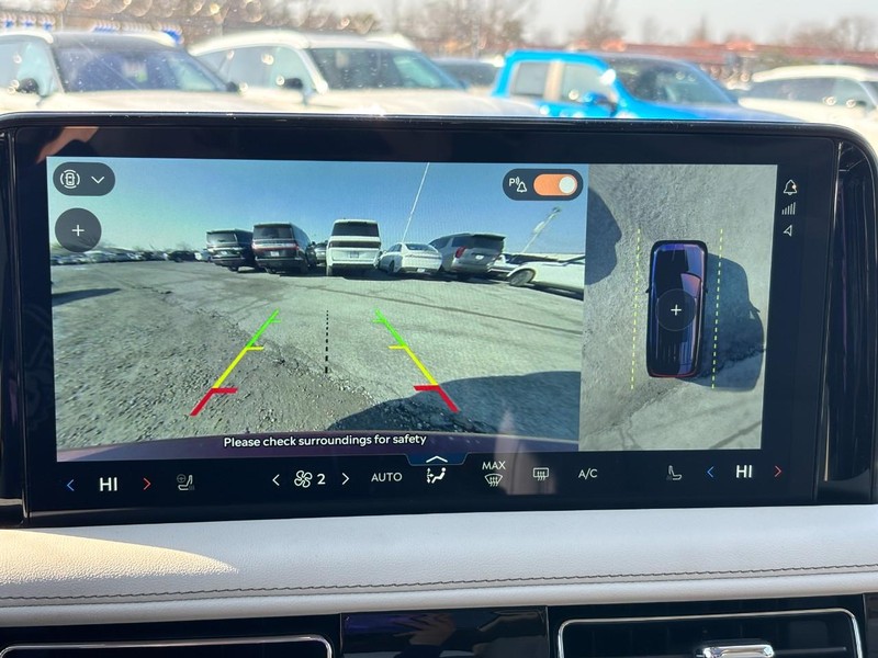 Lincoln Aviator Vehicle Full-screen Gallery Image 25