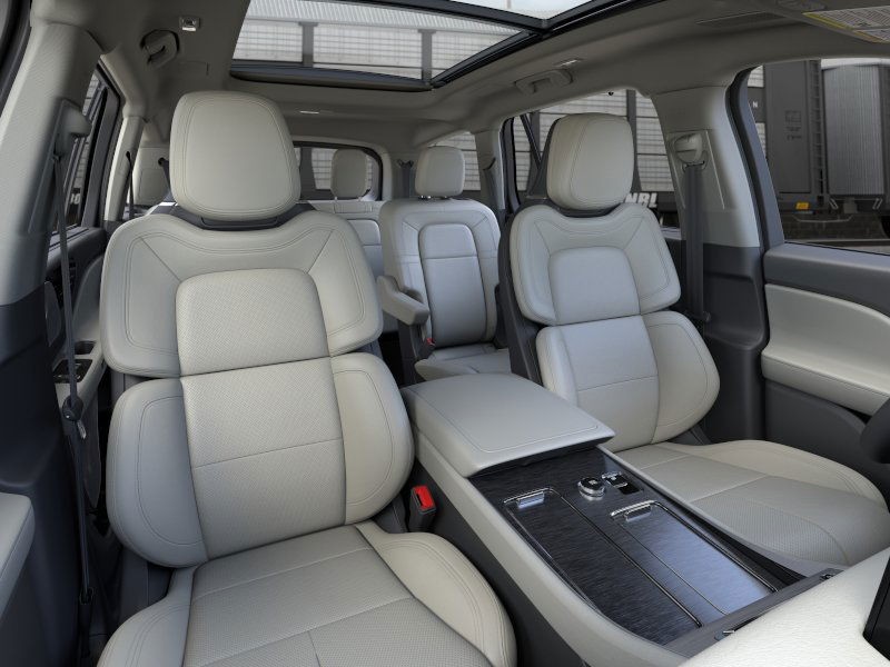 Lincoln Aviator Vehicle Full-screen Gallery Image 11