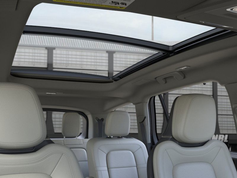 Lincoln Aviator Vehicle Full-screen Gallery Image 23