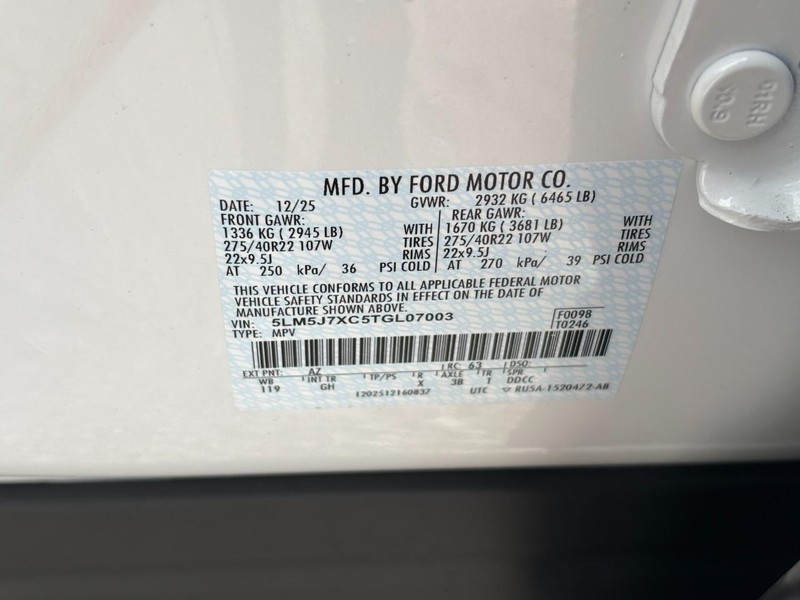 Lincoln Aviator Vehicle Full-screen Gallery Image 27