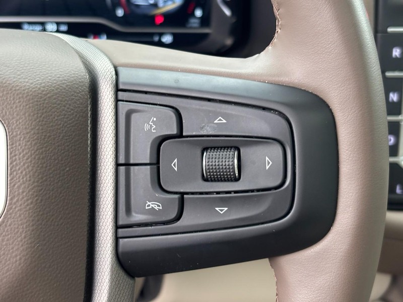 GMC Yukon Vehicle Full-screen Gallery Image 22