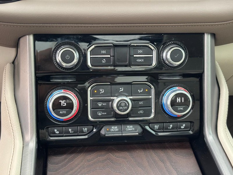 GMC Yukon Vehicle Full-screen Gallery Image 27