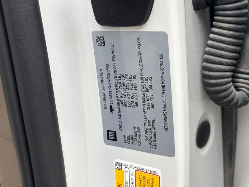 GMC Yukon Vehicle Full-screen Gallery Image 28