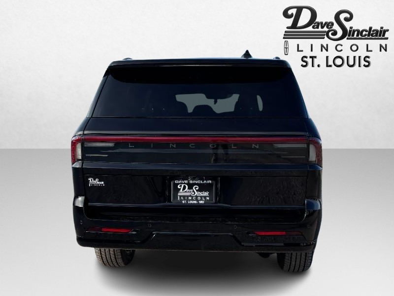 Lincoln Navigator L Vehicle Full-screen Gallery Image 06