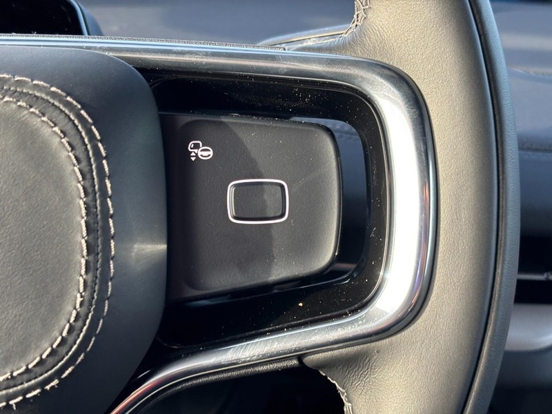 Lincoln Navigator L Vehicle Full-screen Gallery Image 22