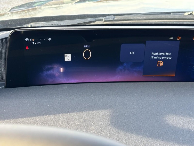 Lincoln Navigator L Vehicle Full-screen Gallery Image 23