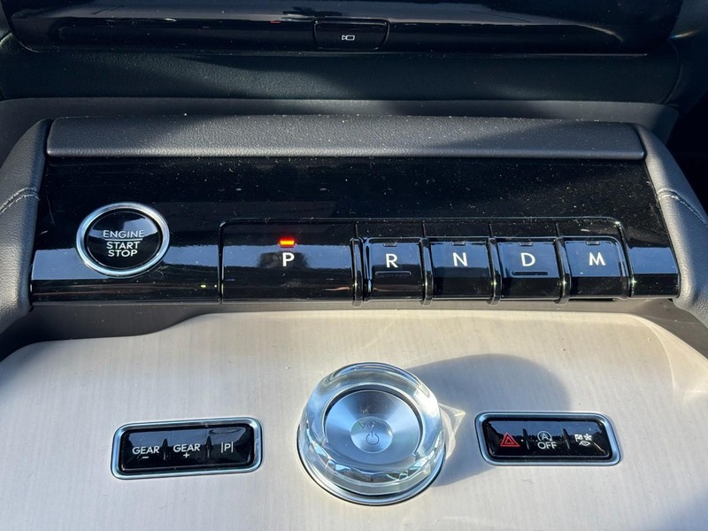 Lincoln Navigator L Vehicle Full-screen Gallery Image 27