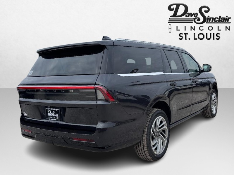 Lincoln Navigator L Vehicle Full-screen Gallery Image 05