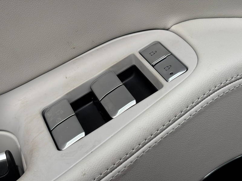 Lincoln Navigator L Vehicle Full-screen Gallery Image 18