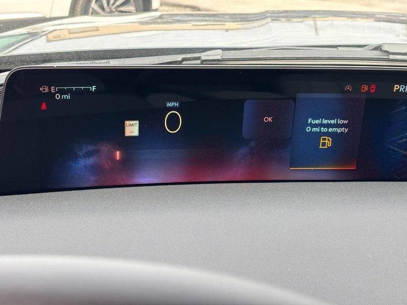 Lincoln Navigator L Vehicle Full-screen Gallery Image 23