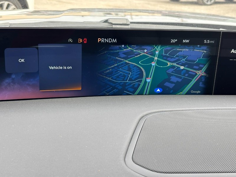 Lincoln Navigator L Vehicle Full-screen Gallery Image 24