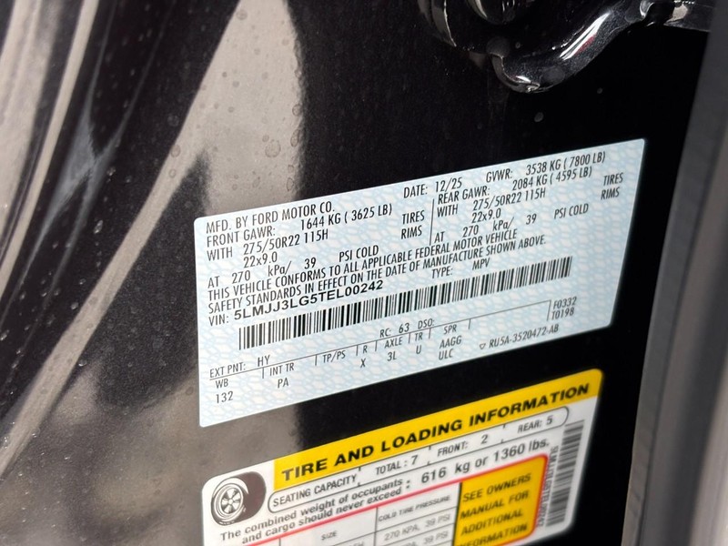 Lincoln Navigator L Vehicle Full-screen Gallery Image 28