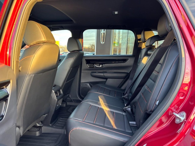 Honda CR-V Hybrid Vehicle Full-screen Gallery Image 11