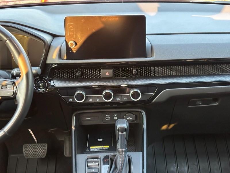 Honda CR-V Hybrid Vehicle Full-screen Gallery Image 14