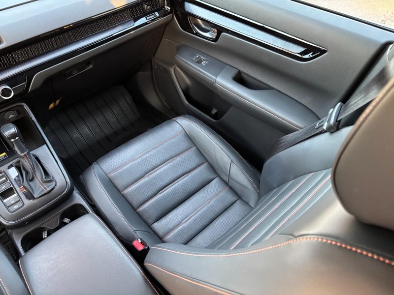 Honda CR-V Hybrid Vehicle Full-screen Gallery Image 15